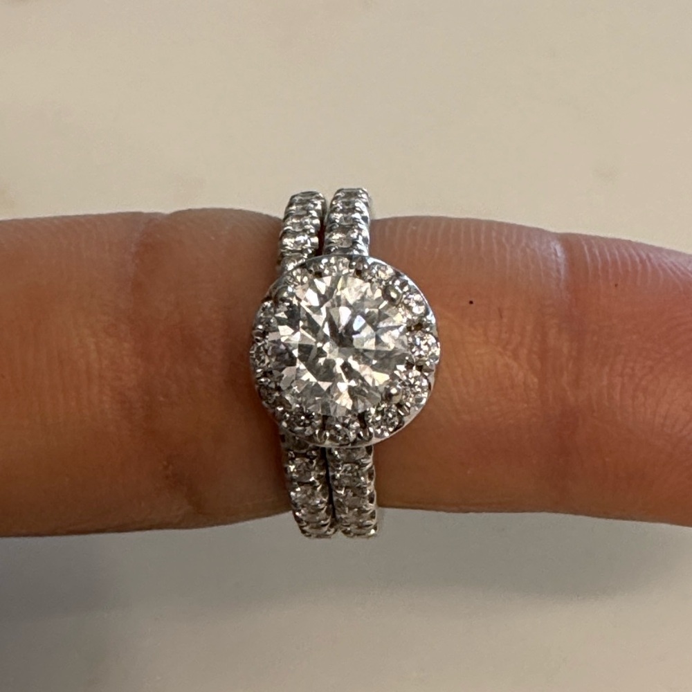 Tolkowsky (2 Carat TW) 1.46CT Halo Engagement Ring and Wedding Band.  14K Gold - Picture 4 of 9